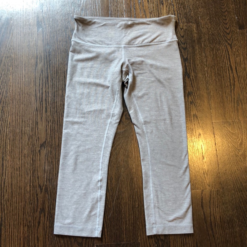 Lululemon Capri leggings. Size 6.